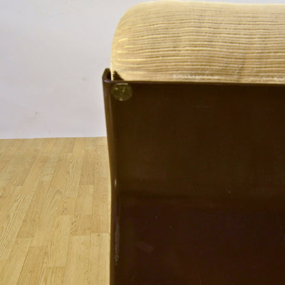 Poltrona Lounge Amanta Di Mario Bellini X CeB Italia In Velluto A Coste Beige E Scocca In Fibra Di Vetro Anni 70