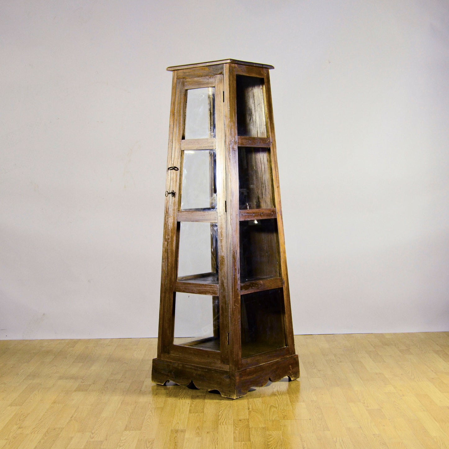 Vetrina A Piramide In Teak A Quattro Ripiani Primi Del 900