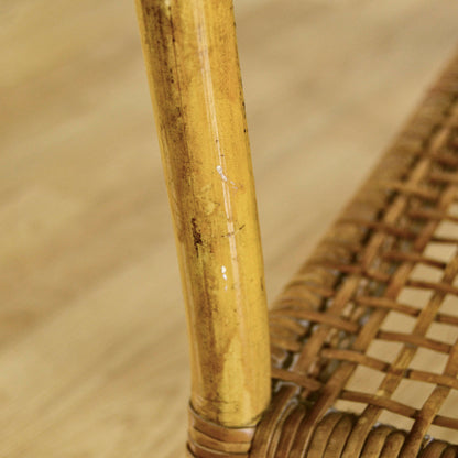 Tavolino Da Caffè Rotondo In Bambù E Rattan Con Piano In Vetro E Ripiano Intrecciato Anni 50