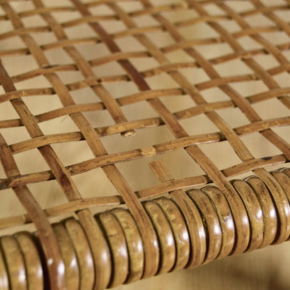 Tavolino Da Caffè Rotondo In Bambù E Rattan Con Piano In Vetro E Ripiano Intrecciato Anni 50