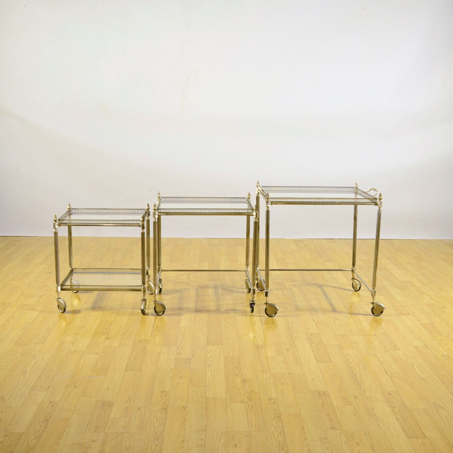 Set 3 Tavolini Da Servizio Stile Luigi XVI Metallo E Vetro Fine 800