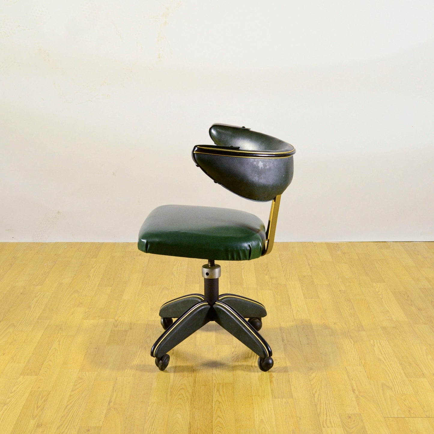 Sedia Girevole Da Ufficio Mid Century Completamente In Vinilpelle Anni 60