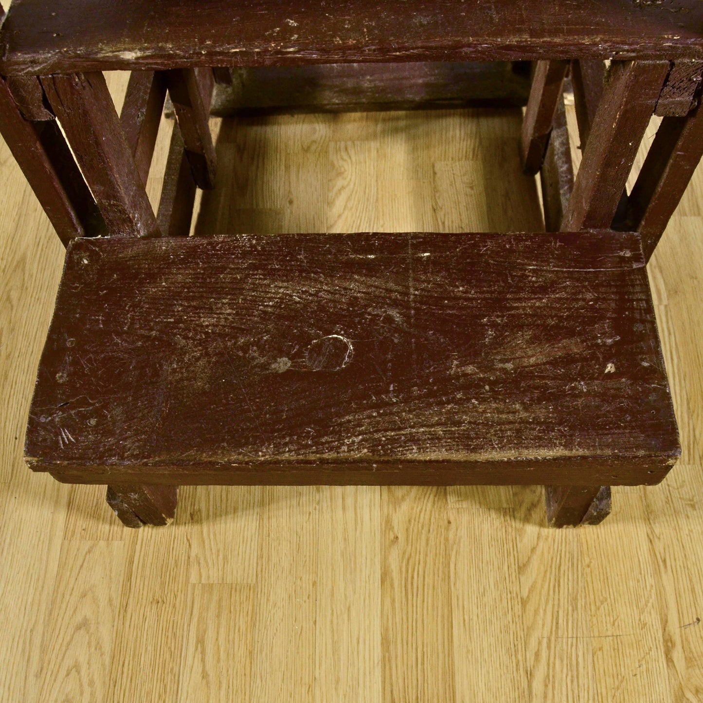 Scalandrino Antico In Legno Riverniciato Da Biblioteca Fine 800