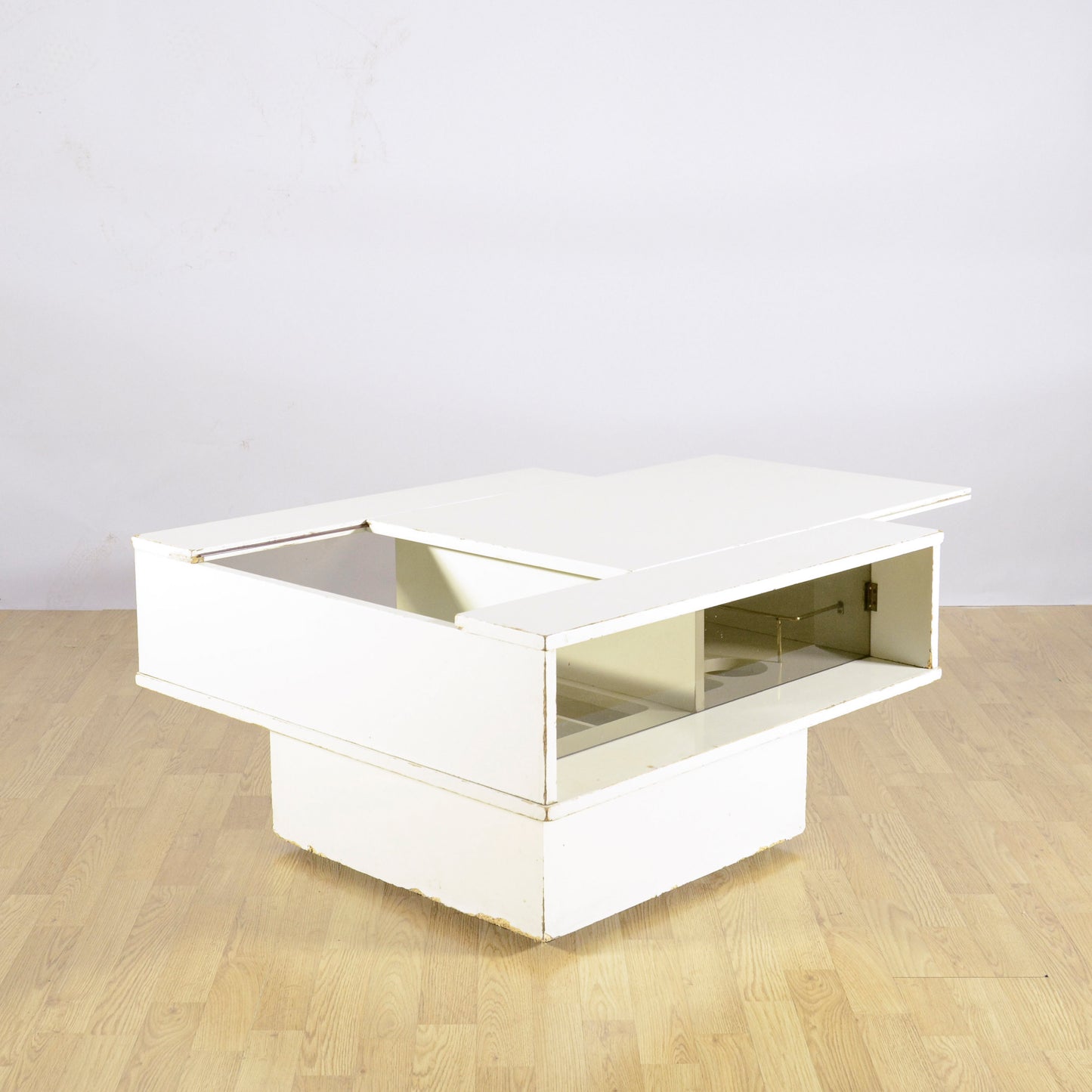 Mobiletto Bar Di Design Quadrato Con Apertura Scorrevole Centrale Anni 70