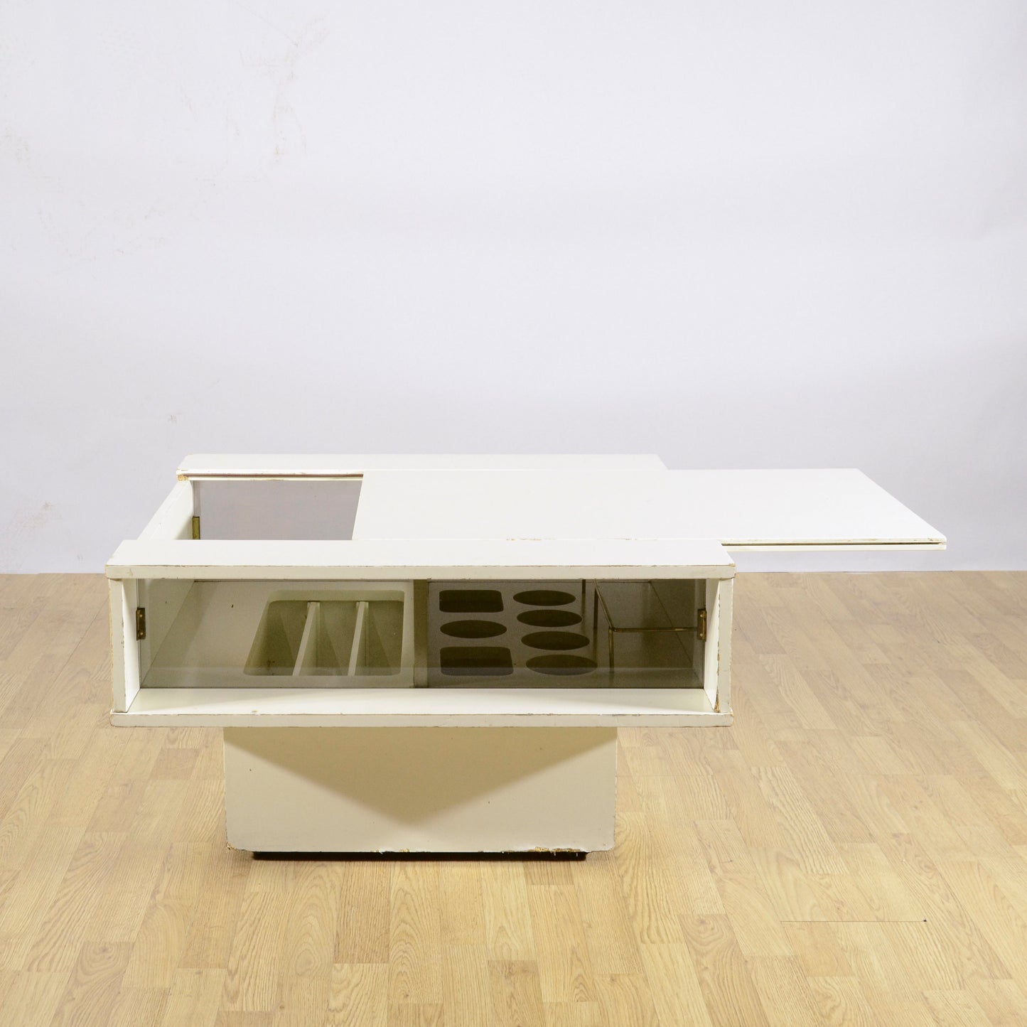 Mobiletto Bar Di Design Quadrato Con Apertura Scorrevole Centrale Anni 70