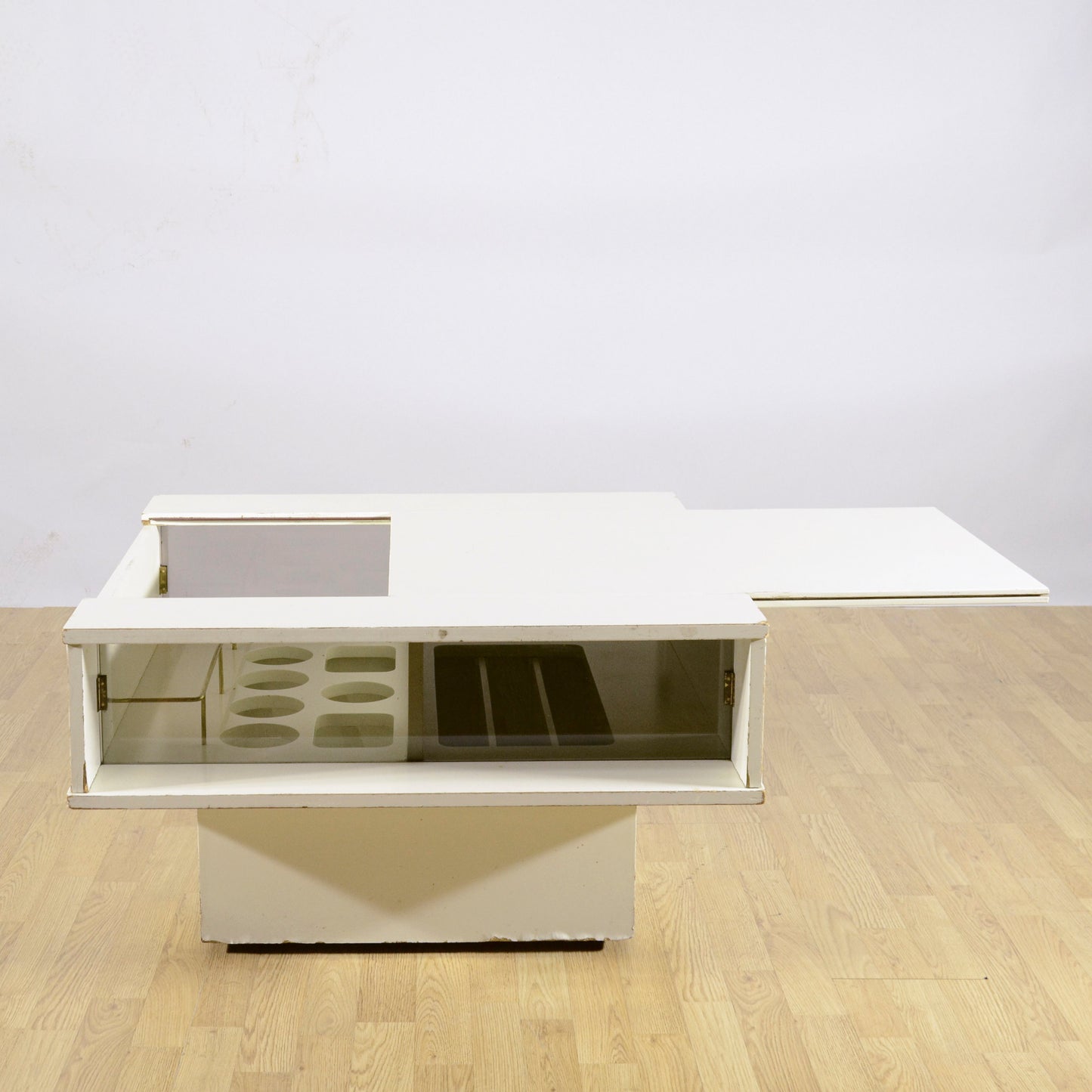 Mobiletto Bar Di Design Quadrato Con Apertura Scorrevole Centrale Anni 70
