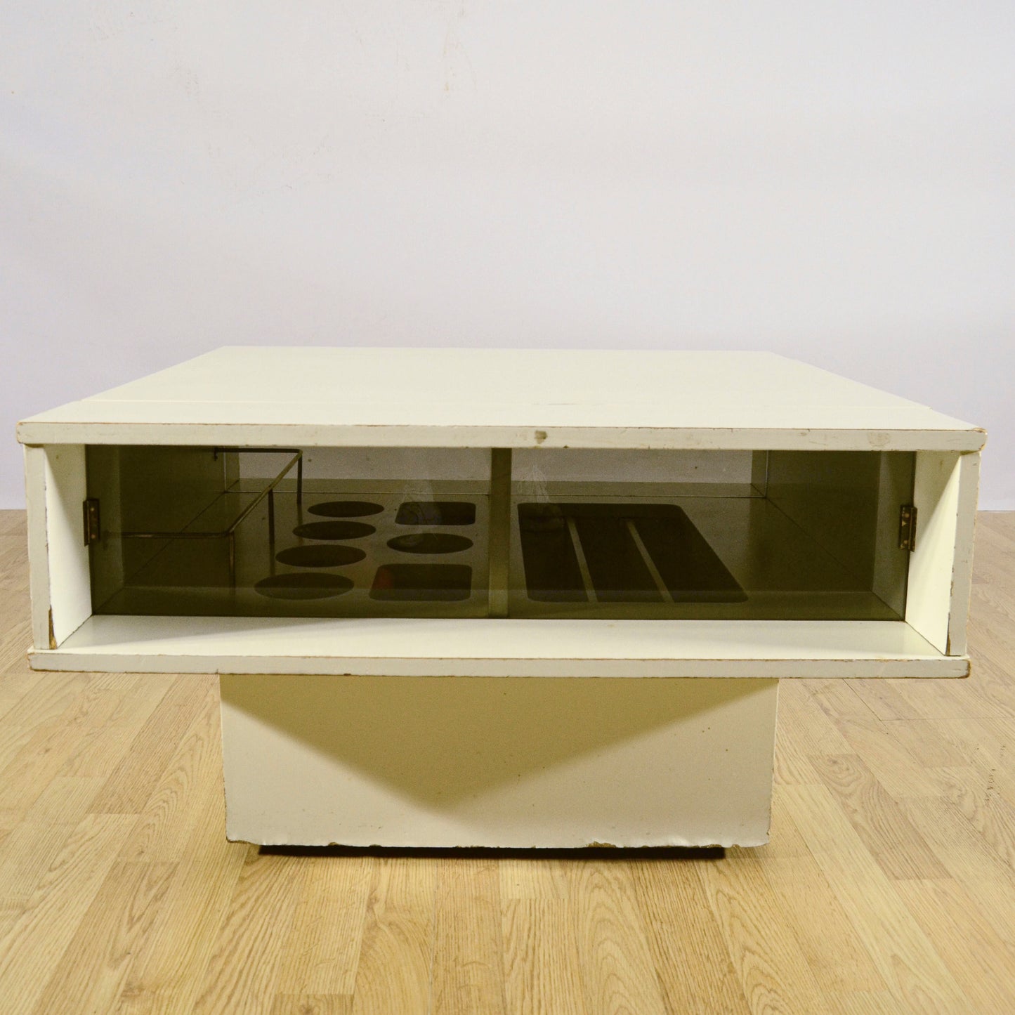 Mobiletto Bar Di Design Quadrato Con Apertura Scorrevole Centrale Anni 70