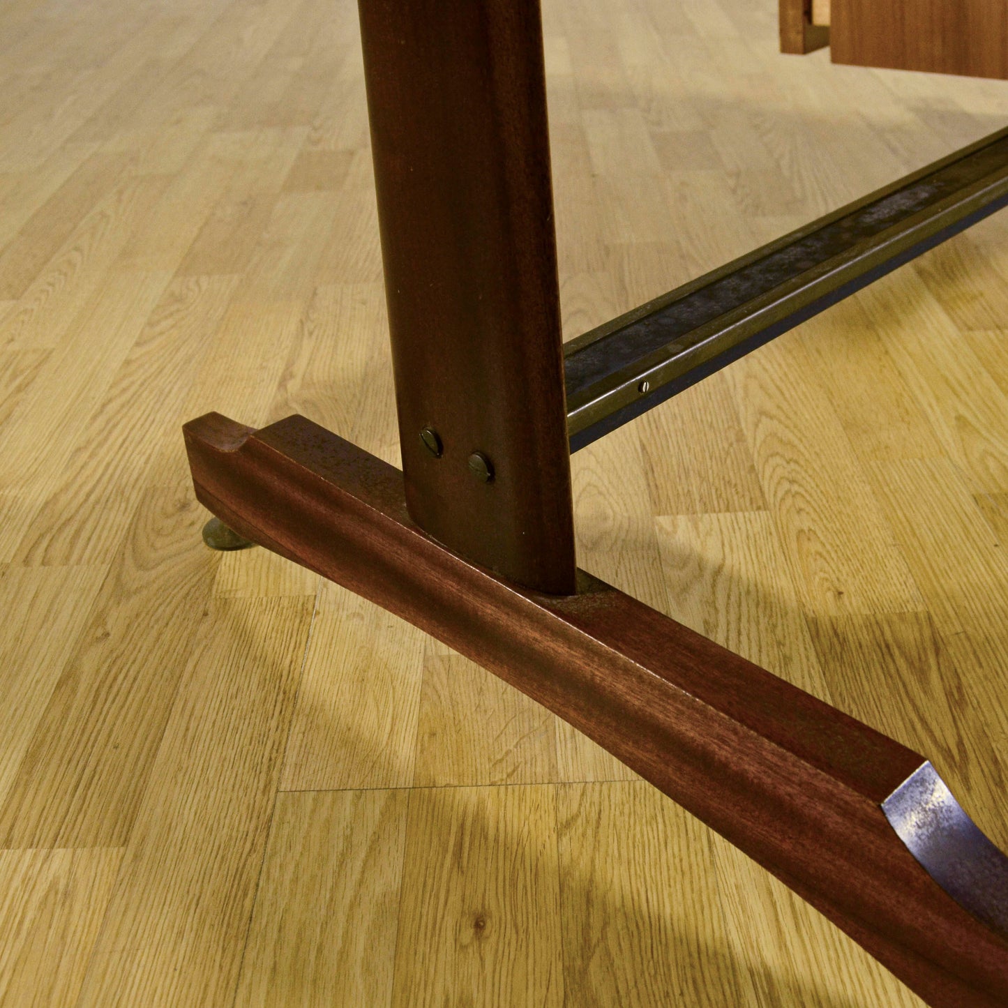 Scrivania Design Nordico In Legno Teak Con Cassetti E Sistema Di Chiusura Di Sicurezza Anni 70