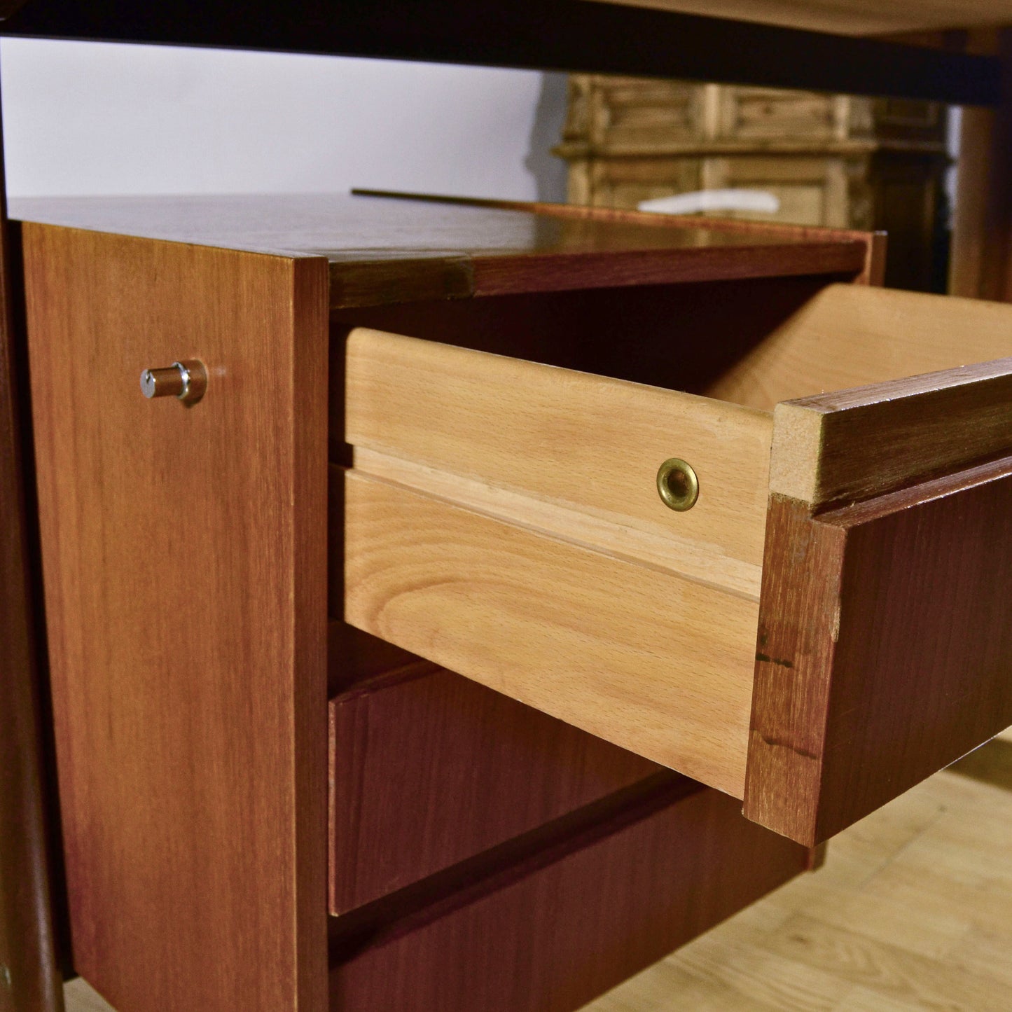 Scrivania Design Nordico In Legno Teak Con Cassetti E Sistema Di Chiusura Di Sicurezza Anni 70