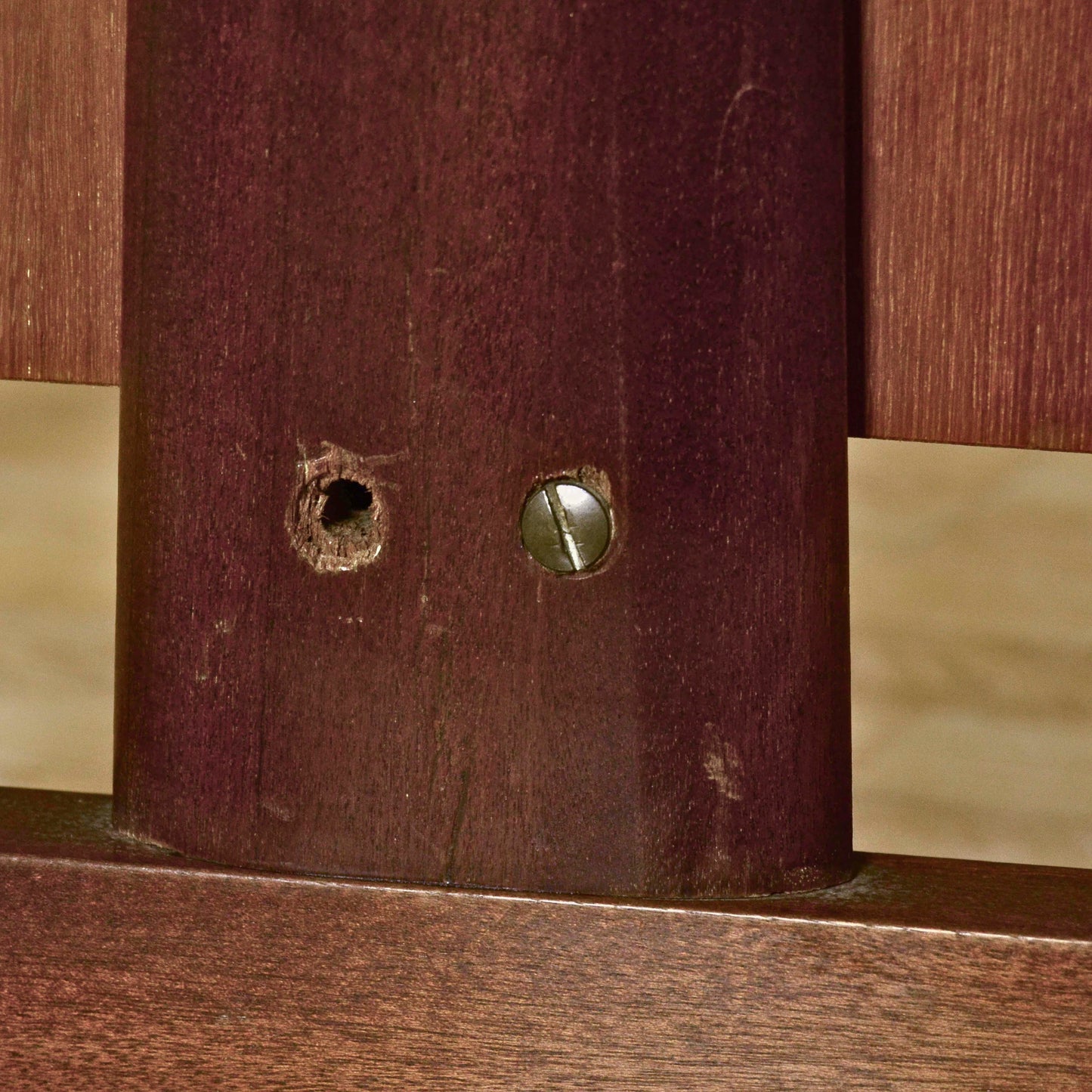 Scrivania Design Nordico In Legno Teak Con Cassetti E Sistema Di Chiusura Di Sicurezza Anni 70