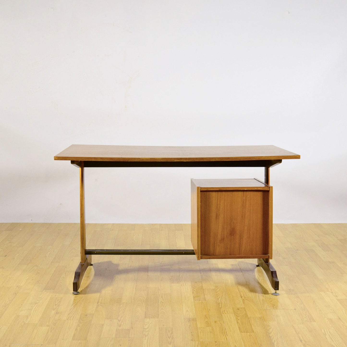 Scrivania Design Nordico In Legno Teak Con Cassetti E Sistema Di Chiusura Di Sicurezza Anni 70