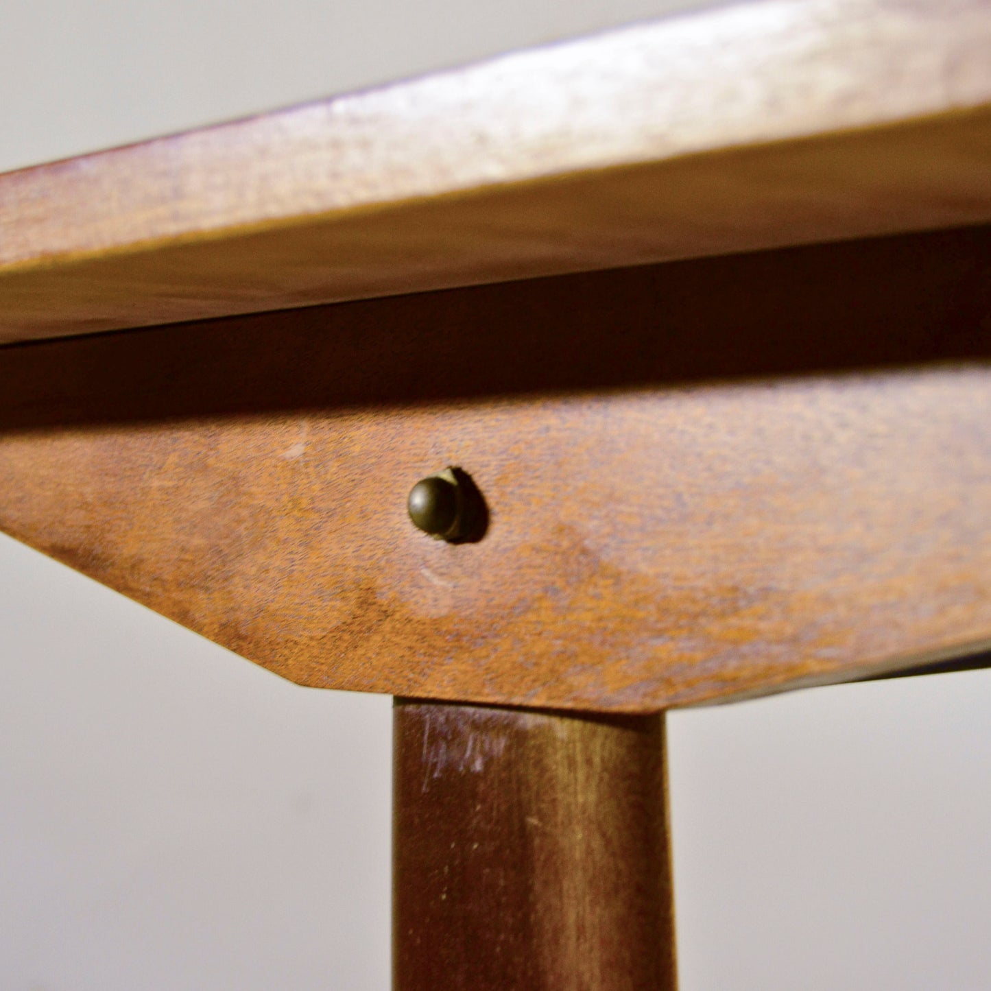 Scrivania Design Nordico In Legno Teak Con Cassetti E Sistema Di Chiusura Di Sicurezza Anni 70