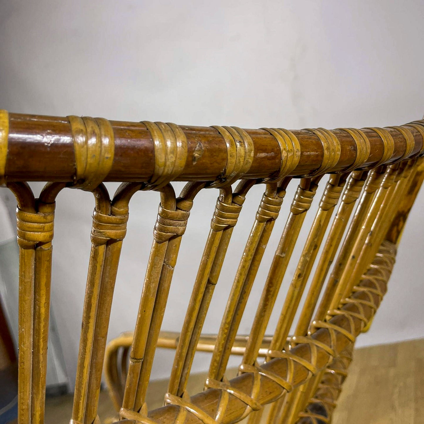 Poltrona Lounge high-back in bambù e rattan, design mediterraneo anni 60