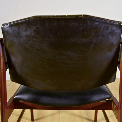 Sedia Con Braccioli In Legno E Pelle Tesa In Stile Mid Century Anni 70