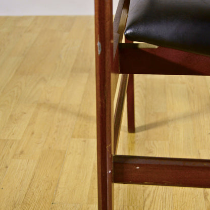 Sedia Con Braccioli In Legno E Pelle Tesa In Stile Mid Century Anni 70