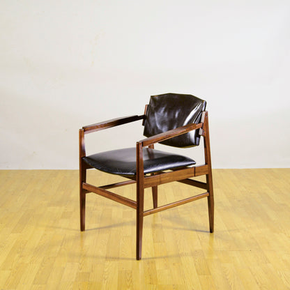 Sedia Con Braccioli In Legno E Pelle Tesa In Stile Mid Century Anni 70
