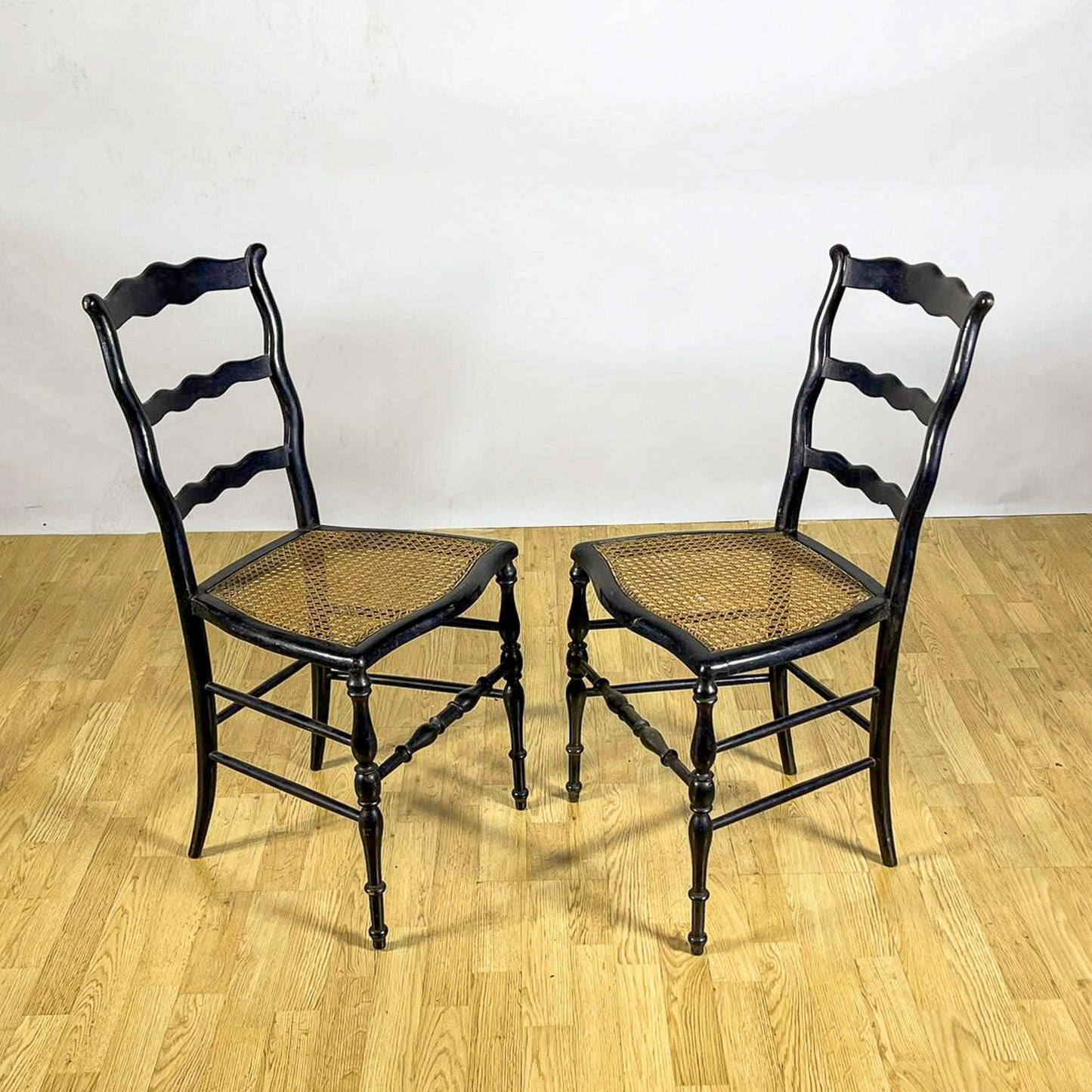 Coppia Di Sedie Rustiche Ladder-Back