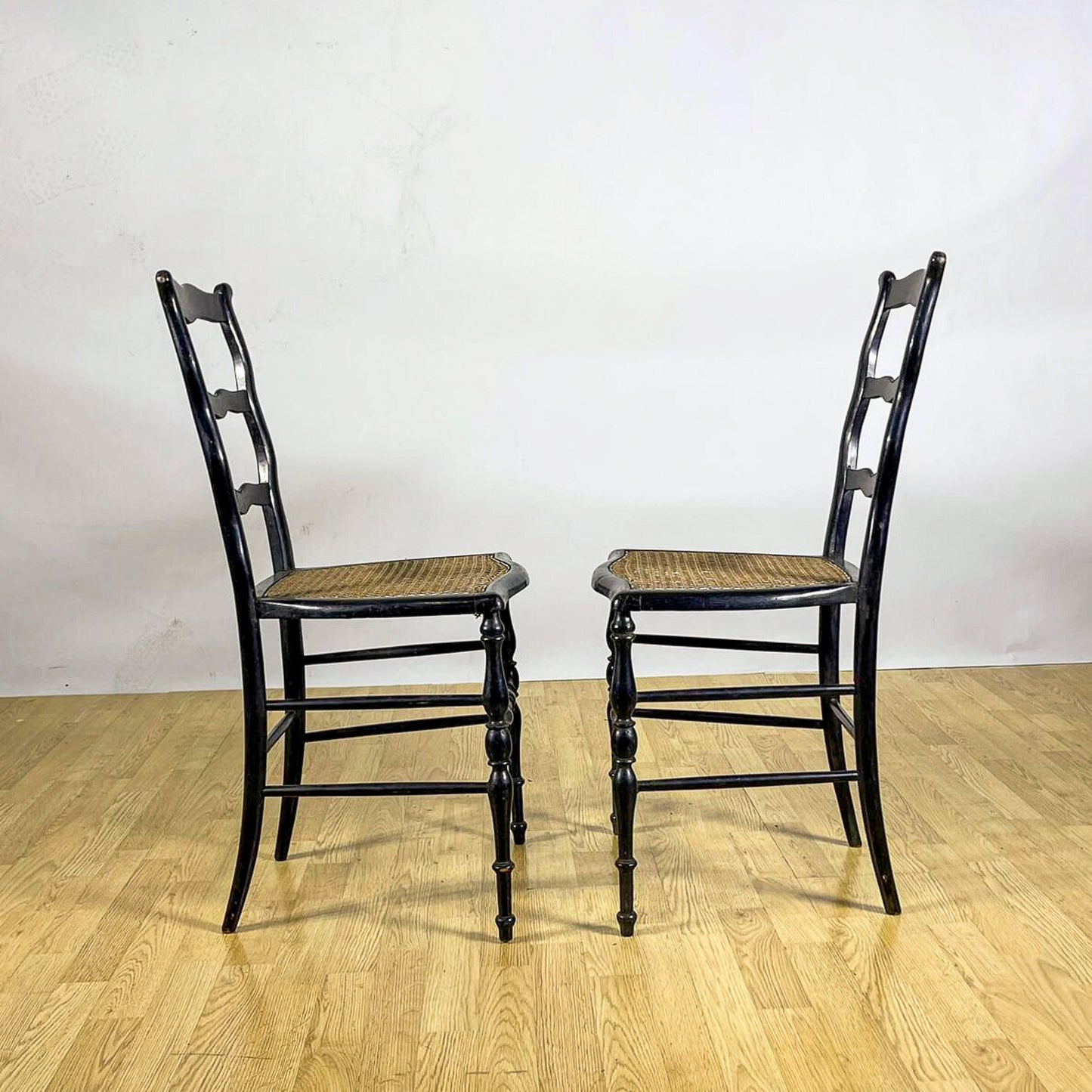 Coppia Di Sedie Rustiche Ladder-Back