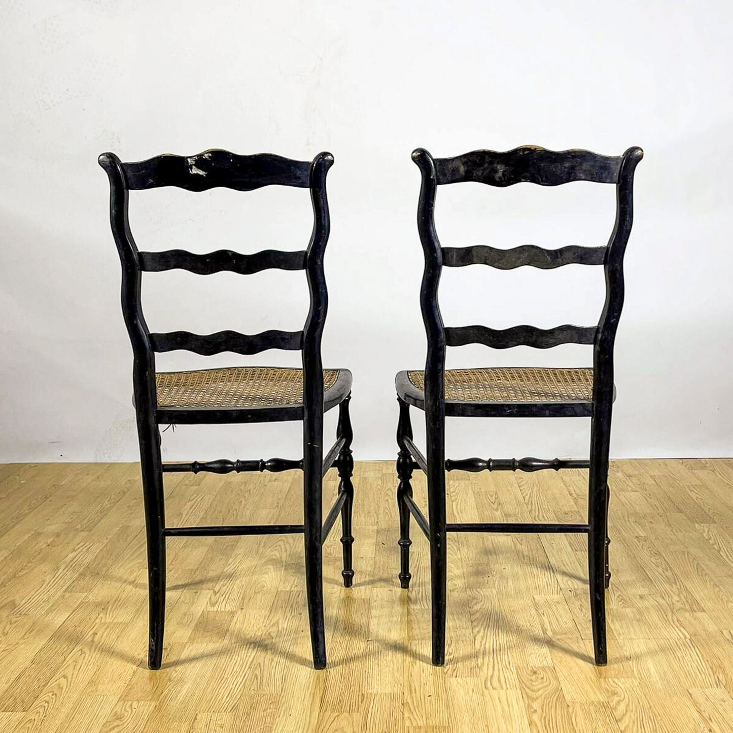 Coppia Di Sedie Rustiche Ladder-Back