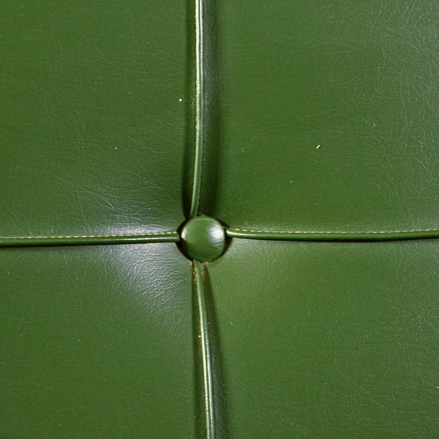 Coppia Poltrone Verdi In Similpelle Struttura In Metallo E Imbottitura In Gommapiuma Anni 70
