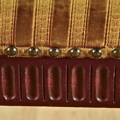 Coppia Eleganti Sedie In Legno Di Noce Finemente Intagliato E Rivestite In Velluto Rigato Verde Oliva Metà 800