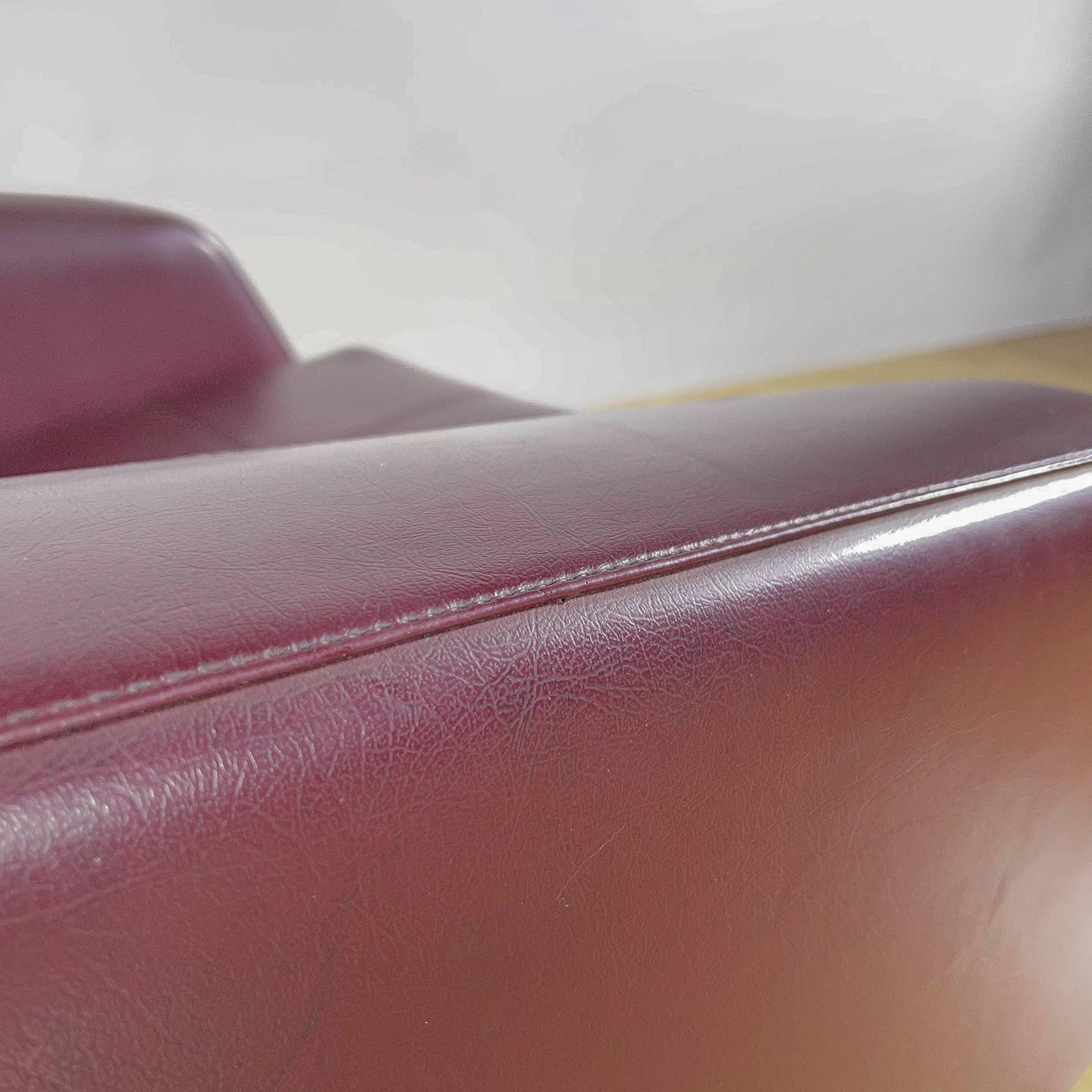 Poltrona Lounge Girevole in similpelle rockabilly bordeaux anni 50