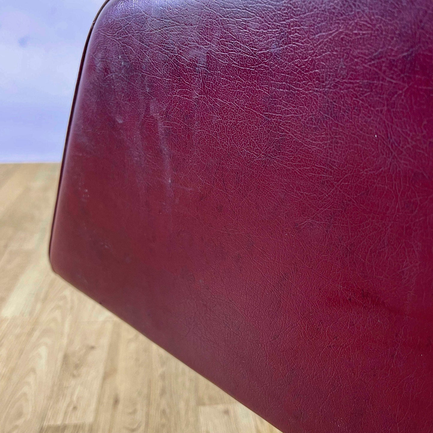 Poltrona Lounge Girevole in similpelle rockabilly bordeaux anni 50
