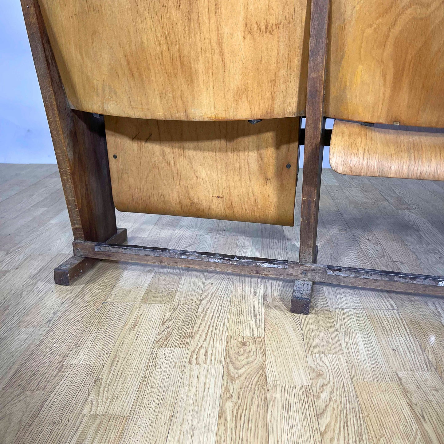Tris sedute ribaltanti da cinema in massello e multistrato curvato anni 50