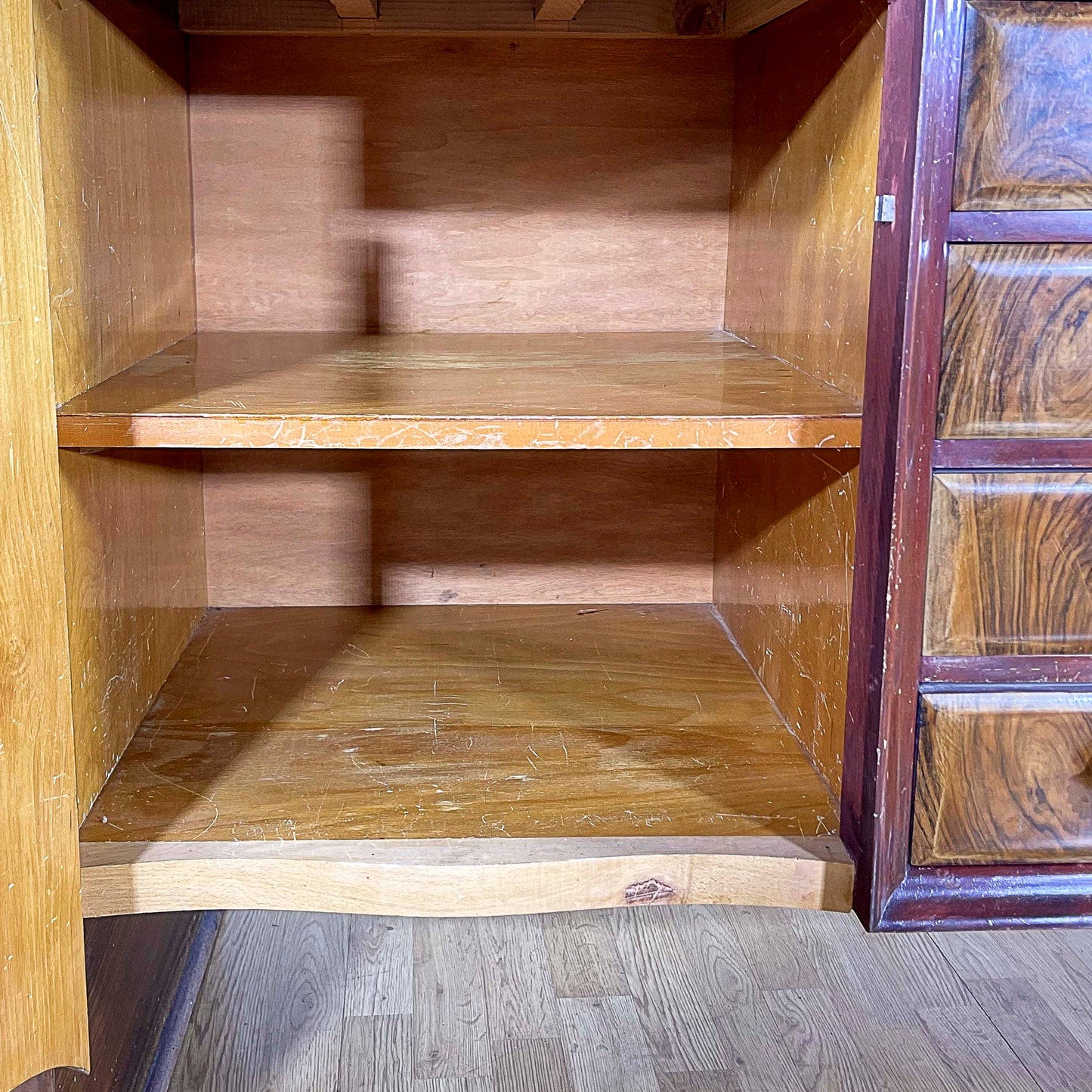Credenza in stile Art Deco realizzata in radica di noce Lupparelli Cicli Foligno anni 30