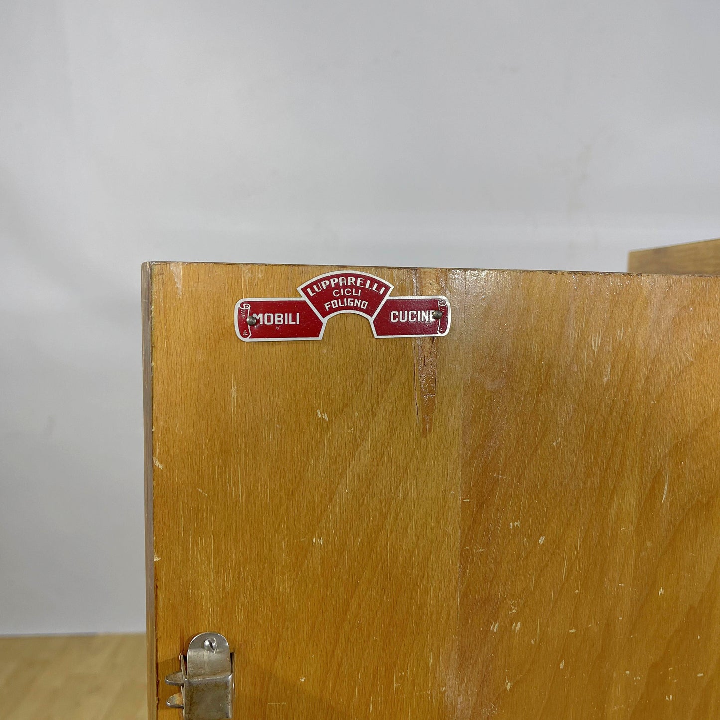 Credenza in stile Art Deco realizzata in radica di noce Lupparelli Cicli Foligno anni 30