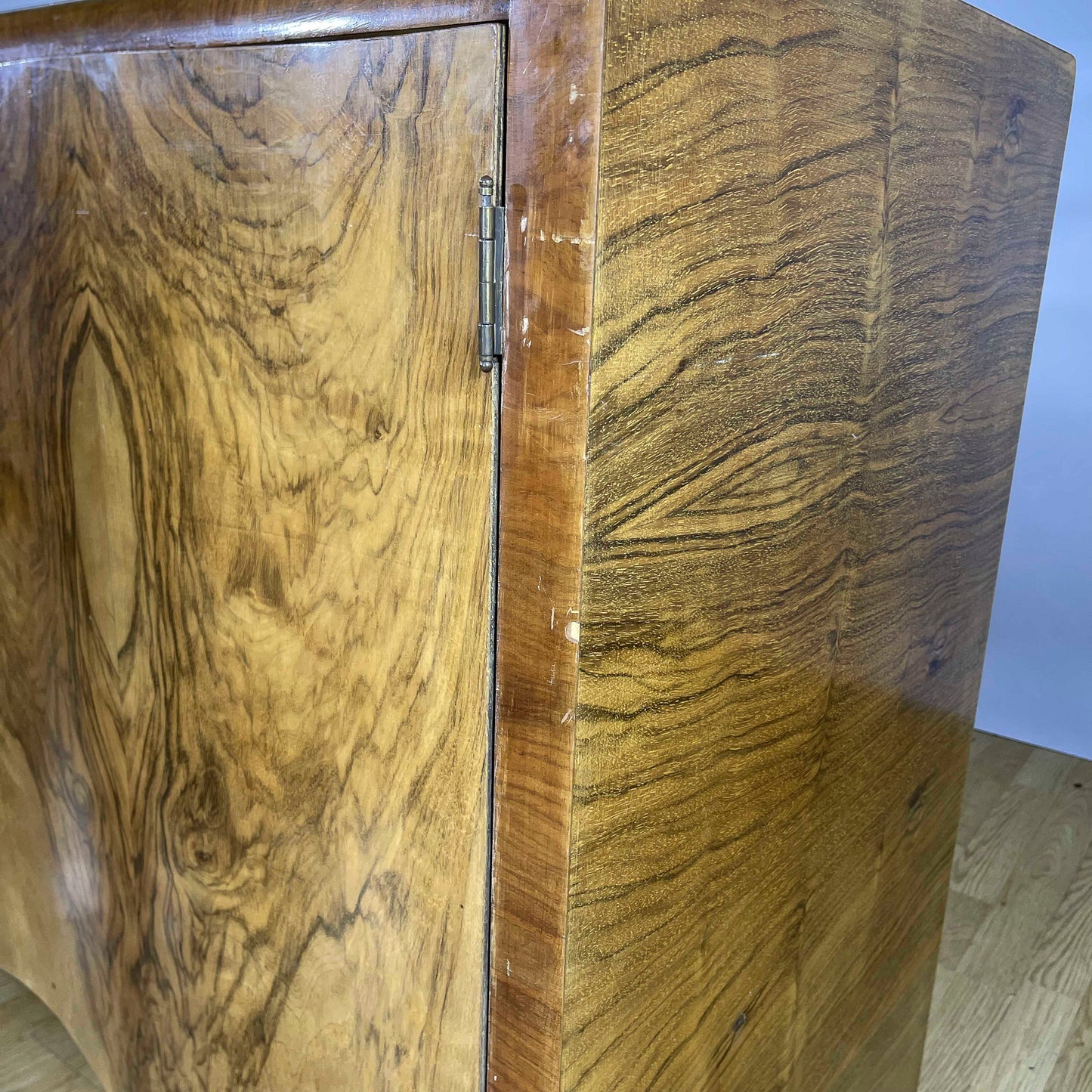 Credenza in stile Art Deco realizzata in radica di noce Lupparelli Cicli Foligno anni 30
