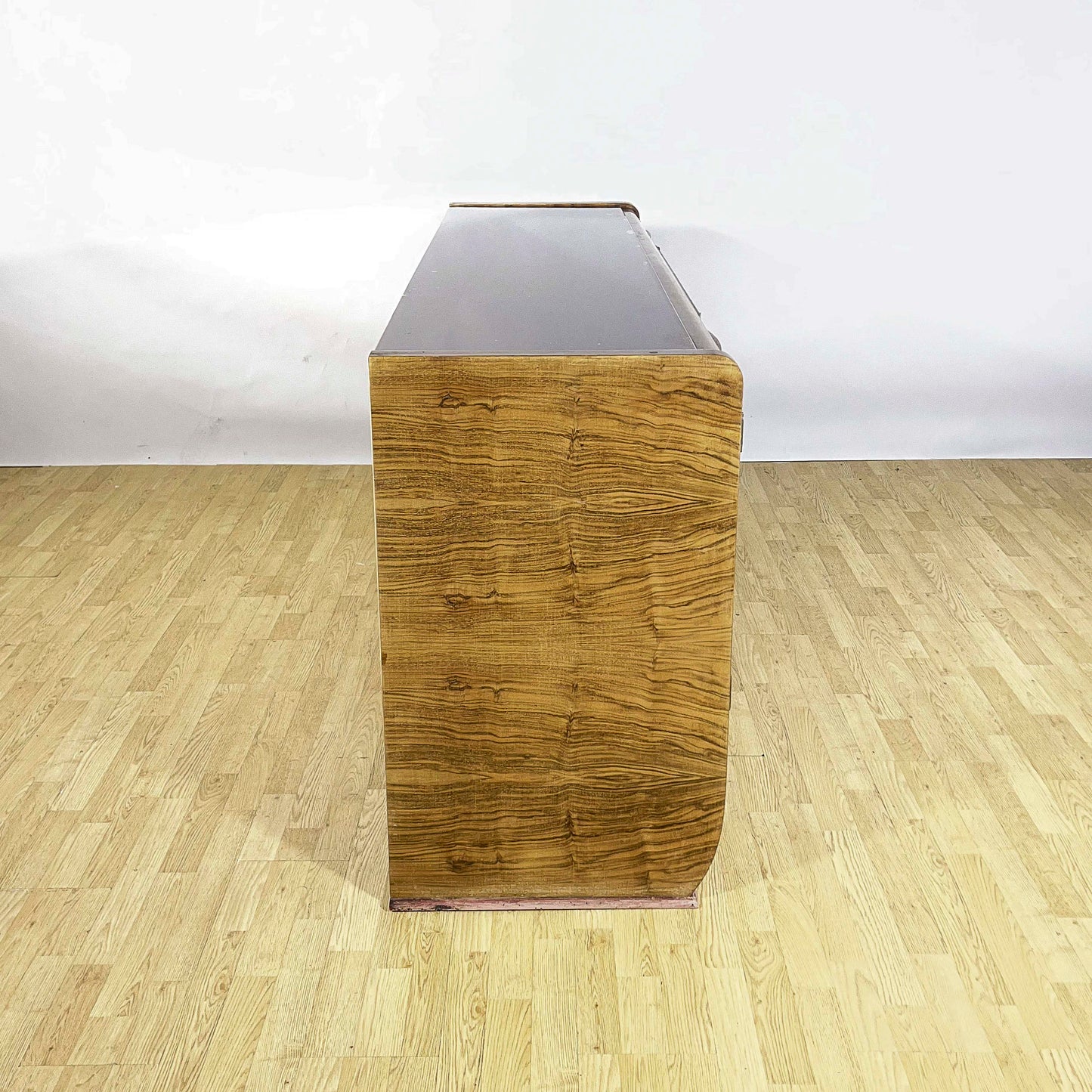 Credenza in stile Art Deco realizzata in radica di noce Lupparelli Cicli Foligno anni 30