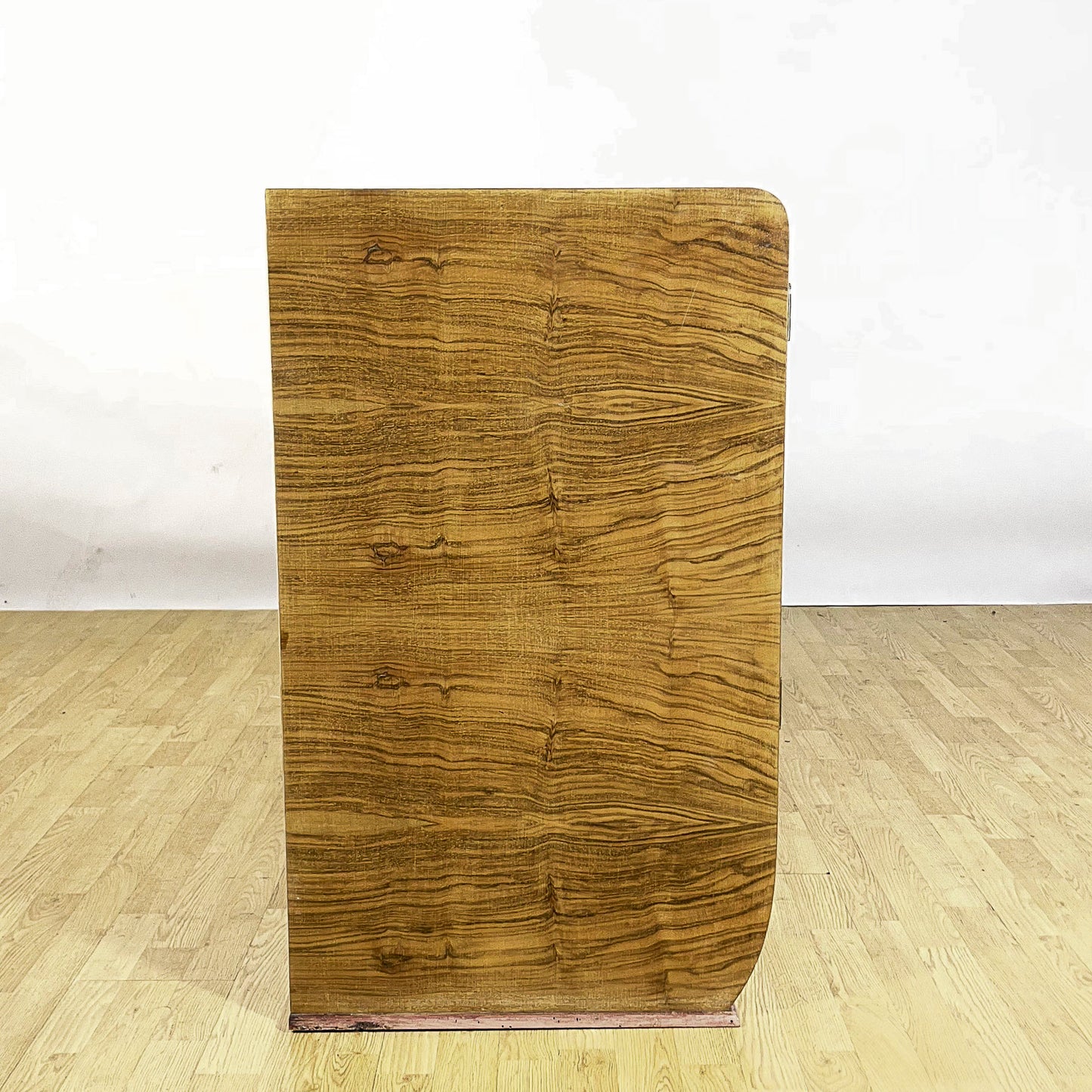 Credenza in stile Art Deco realizzata in radica di noce Lupparelli Cicli Foligno anni 30