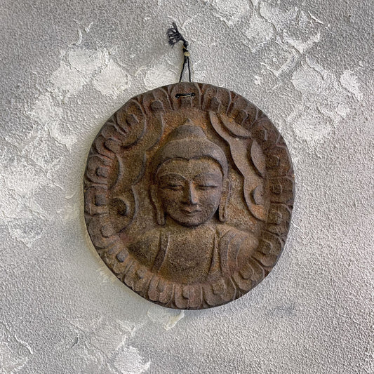 Amuleto Da Parete In Legno Intagliato Raffigurante Il Buddha In Stile Gandhara E Simbolo Om Sul Retro XX Secolo