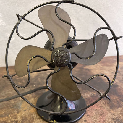 Ventilatore Da Tavolo General Electric Milano Con Pale In Ottone E Struttura In Ferro Anni 30
