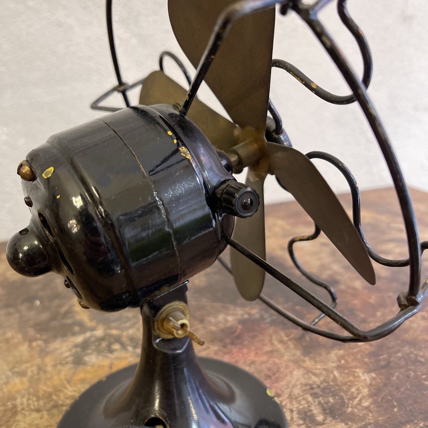 Ventilatore Da Tavolo General Electric Milano Con Pale In Ottone E Struttura In Ferro Anni 30