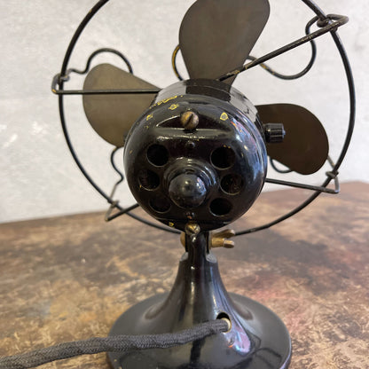 Ventilatore Da Tavolo General Electric Milano Con Pale In Ottone E Struttura In Ferro Anni 30