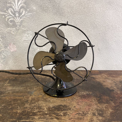 Ventilatore Da Tavolo General Electric Milano Con Pale In Ottone E Struttura In Ferro Anni 30