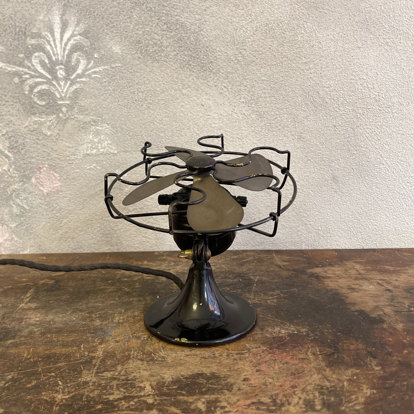 Ventilatore Da Tavolo General Electric Milano Con Pale In Ottone E Struttura In Ferro Anni 30