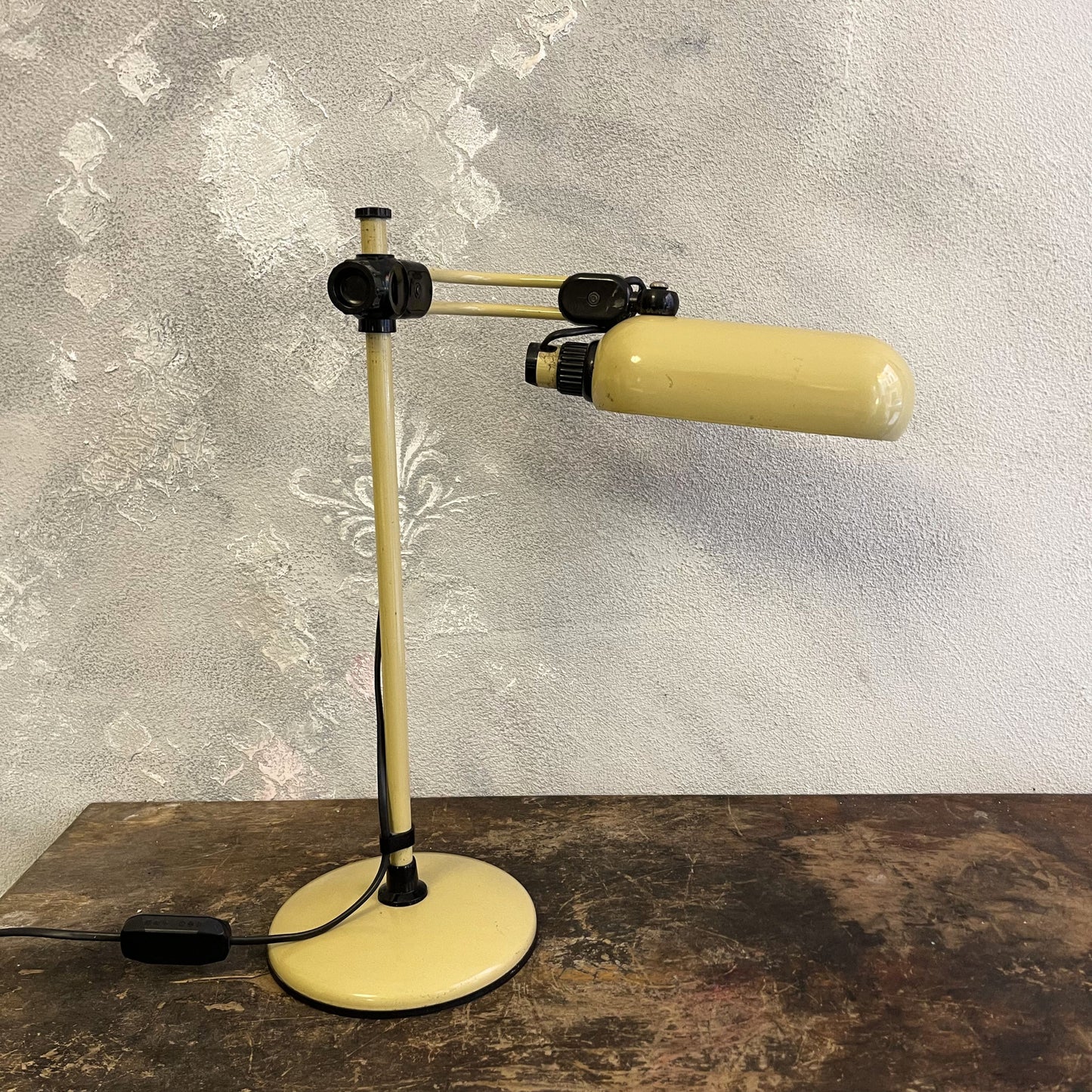 Lampada Multidirezione Postmoderna Regolabile In Altezza Di Produzione Italiana Degli Anni 80