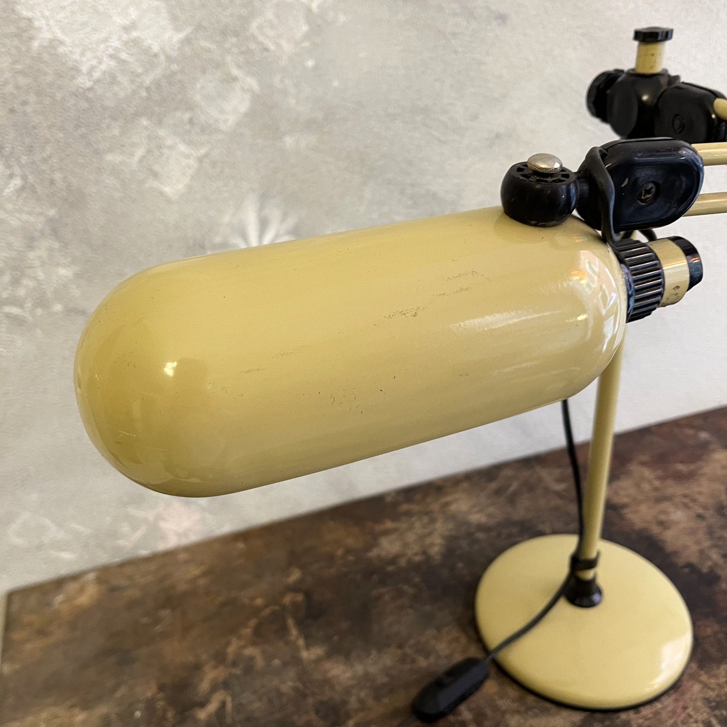 Lampada Multidirezione Postmoderna Regolabile In Altezza Di Produzione Italiana Degli Anni 80