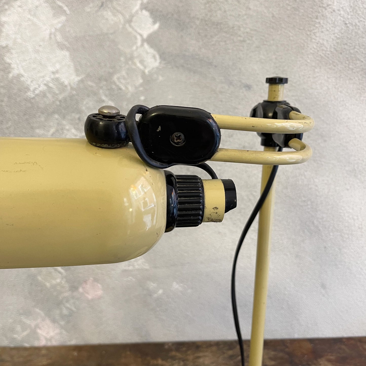 Lampada Multidirezione Postmoderna Regolabile In Altezza Di Produzione Italiana Degli Anni 80