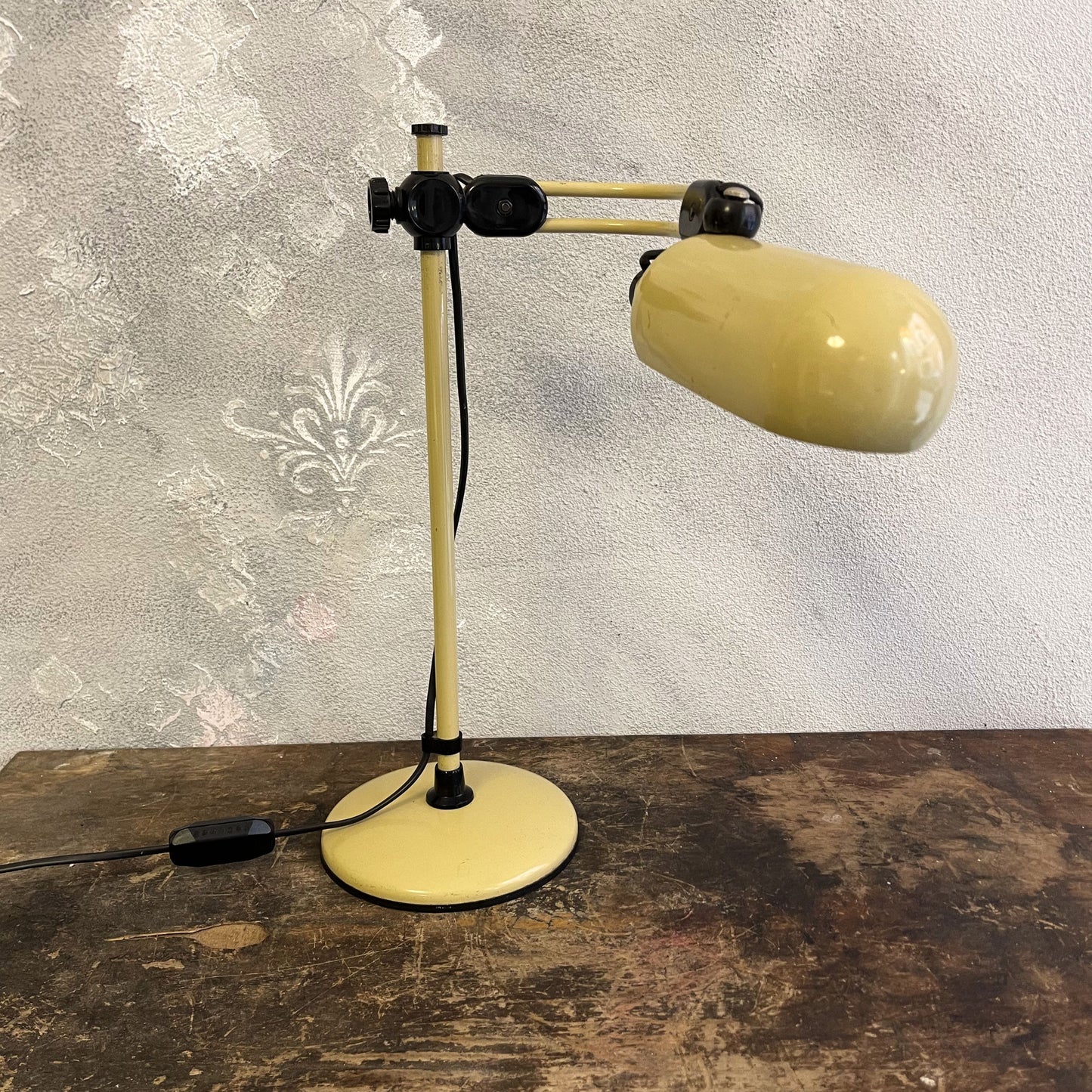 Lampada Multidirezione Postmoderna Regolabile In Altezza Di Produzione Italiana Degli Anni 80