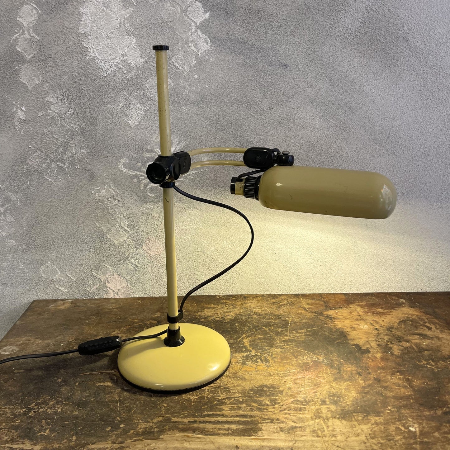 Lampada Multidirezione Postmoderna Regolabile In Altezza Di Produzione Italiana Degli Anni 80