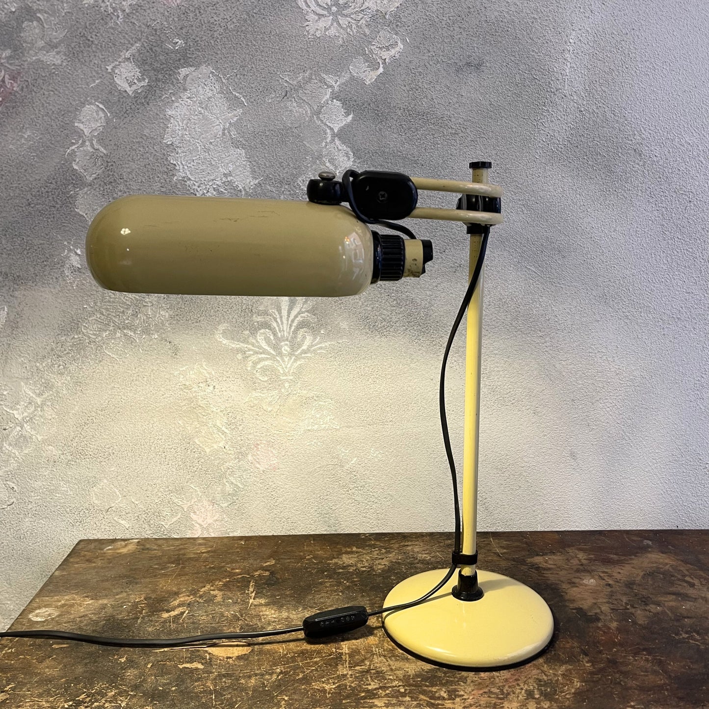 Lampada Multidirezione Postmoderna Regolabile In Altezza Di Produzione Italiana Degli Anni 80