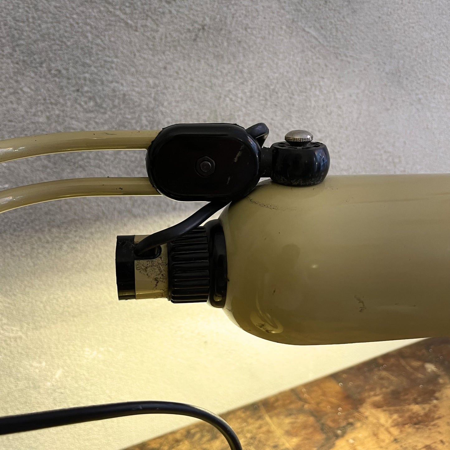Lampada Multidirezione Postmoderna Regolabile In Altezza Di Produzione Italiana Degli Anni 80