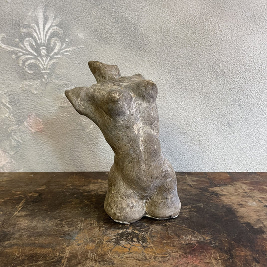 Busto Scultoreo Di Un Nudo Femminile In Pietra Calcarea Degli Anni 80
