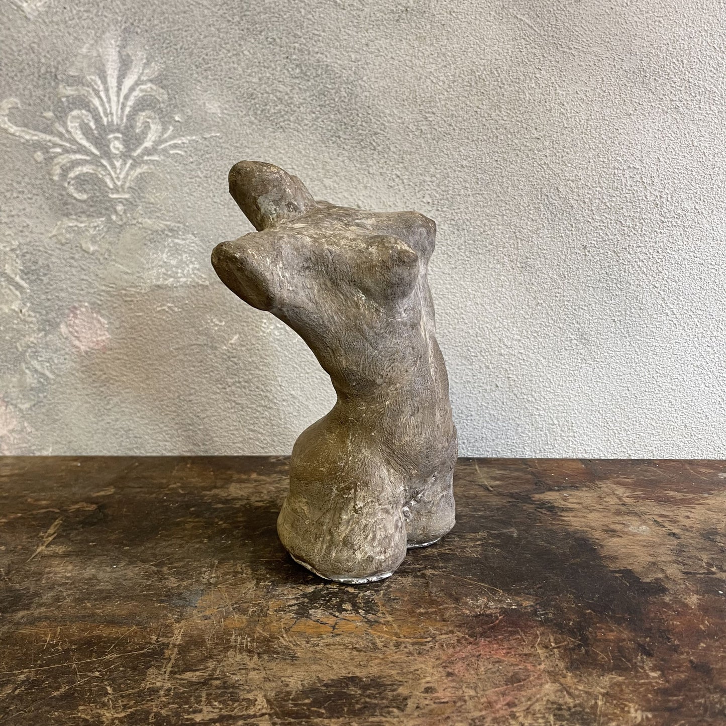 Busto Scultoreo Di Un Nudo Femminile In Pietra Calcarea Degli Anni 80