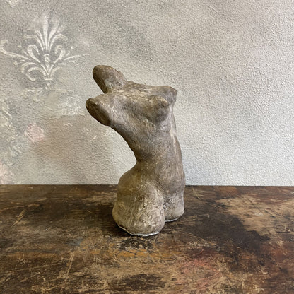 Busto Scultoreo Di Un Nudo Femminile In Pietra Calcarea Degli Anni 80