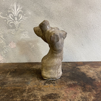 Busto Scultoreo Di Un Nudo Femminile In Pietra Calcarea Degli Anni 80